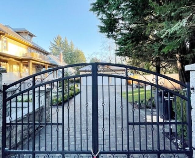 House Gates Contractor